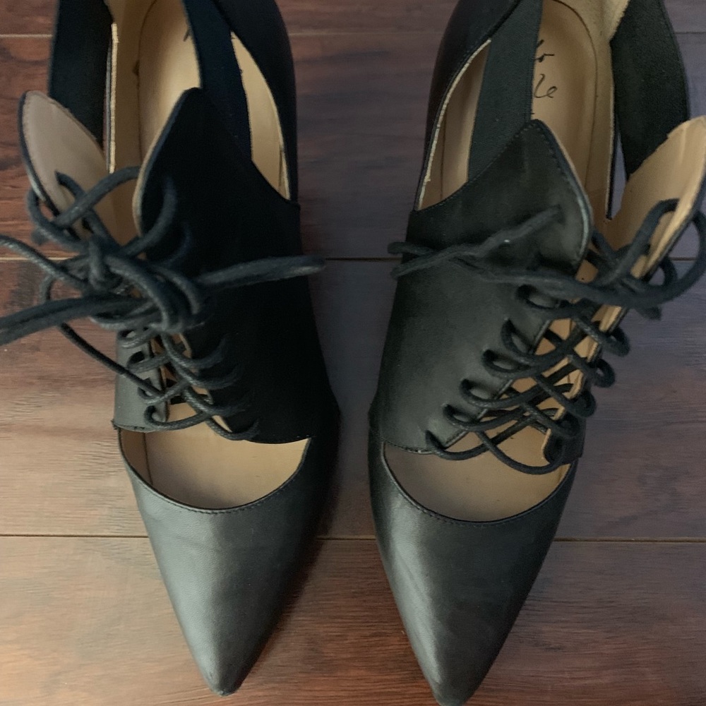 Banana Republic cut out black tie up heels